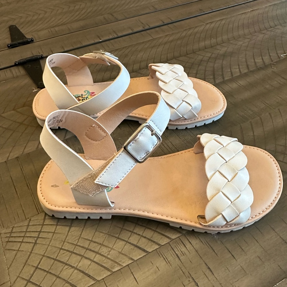 Girls dressy sandals, size 3 white braided flat open toe